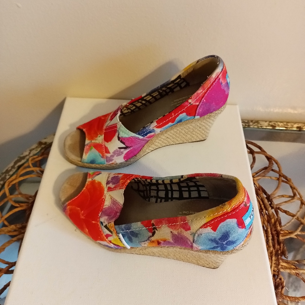 Toms Floral canvas peep toe Espadrille wedge shoes size 6 W